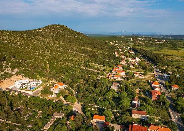 My Dalmatia - Luxury Burra With Private Pool, Jacuzzi And Sports Court Willa