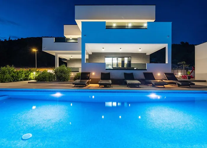My Dalmatia - Luxury Burra With Private Pool, Jacuzzi And Sports Court Willa