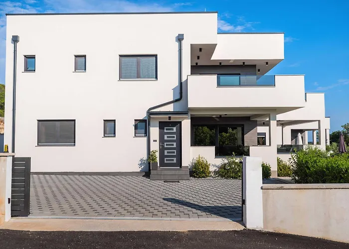 Villa My Dalmatia - Luxury Burra With Private Pool, Jacuzzi And Sports Court *