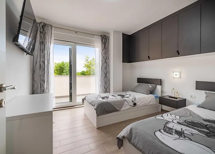 My Dalmatia - Luxury Burra With Private Pool, Jacuzzi And Sports Court Villa *