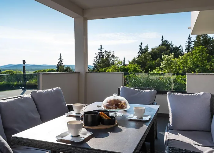 Villa My Dalmatia - Luxury Burra With Private Pool, Jacuzzi And Sports Court *