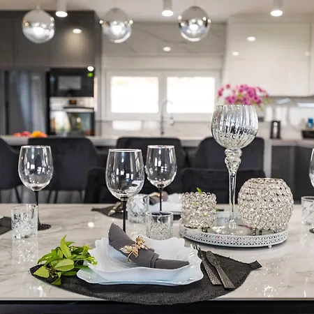 My Dalmatia - Luxury Burra With Private Pool, Jacuzzi And Sports Court