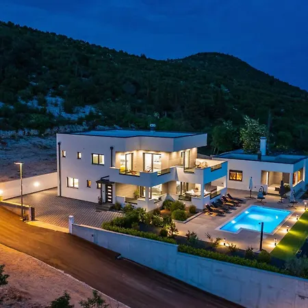My Dalmatia - Luxury Villa Burra With Private Pool, Jacuzzi And Sports Court * Stankovci (Zadar)