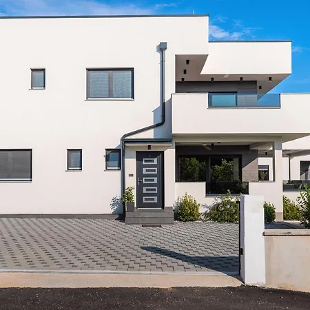 Villa My Dalmatia - Luxury Villa Burra With Private Pool, Jacuzzi And Sports Court *