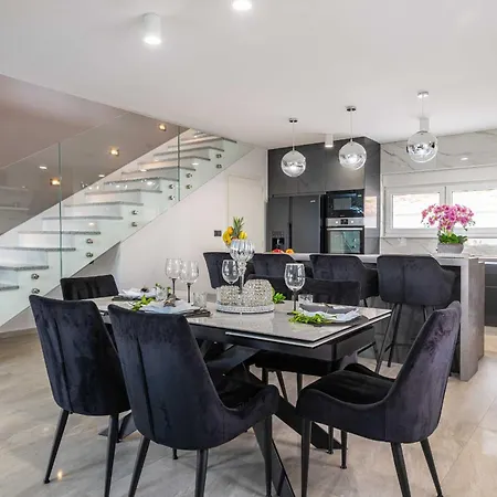My Dalmatia - Luxury Burra With Private Pool, Jacuzzi And Sports Court