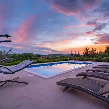 My Dalmatia - Luxury Burra With Private Pool, Jacuzzi And Sports Court
