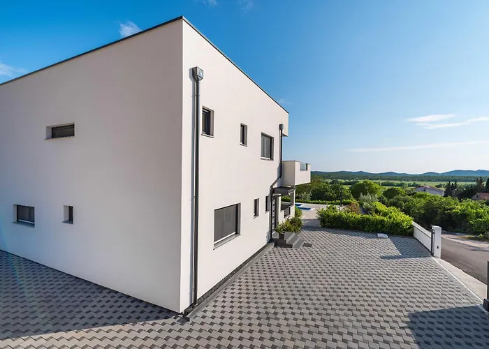 My Dalmatia - Luxury Burra With Private Pool, Jacuzzi And Sports Court