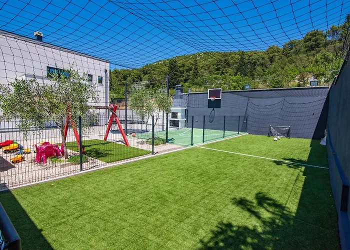 My Dalmatia - Luxury Burra With Private Pool, Jacuzzi And Sports Court