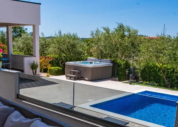 My Dalmatia - Luxury Burra With Private Pool, Jacuzzi And Sports Court *
